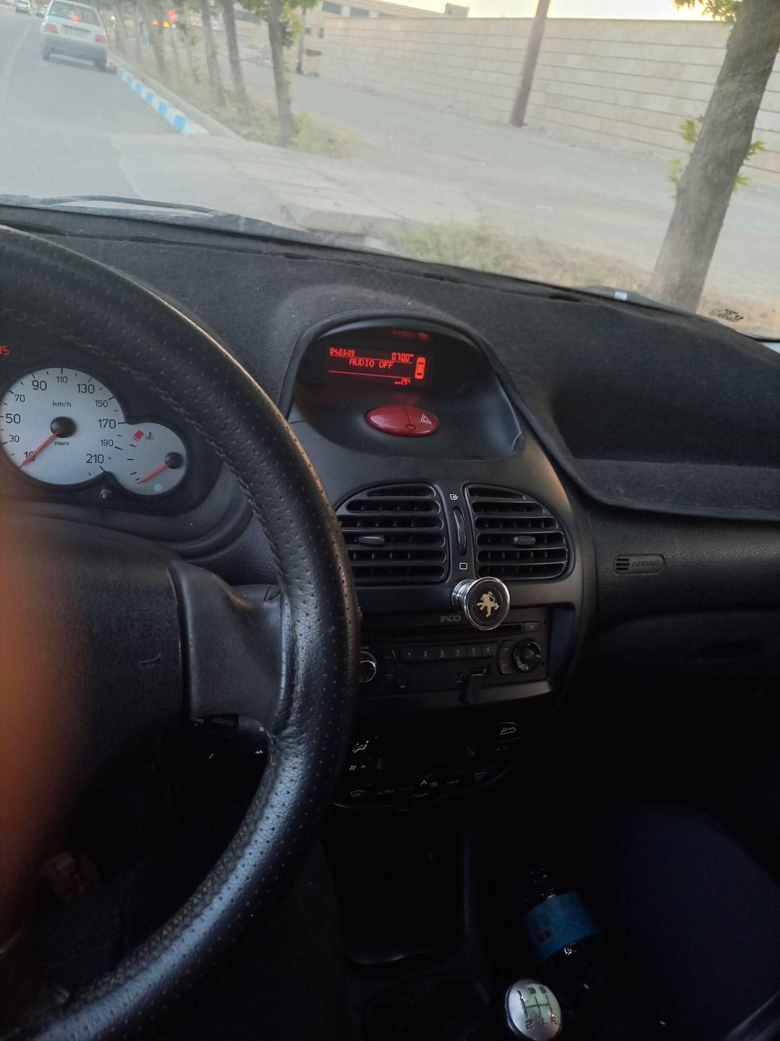 پژو ۲۰۶ صندوق دار v8 - 1395