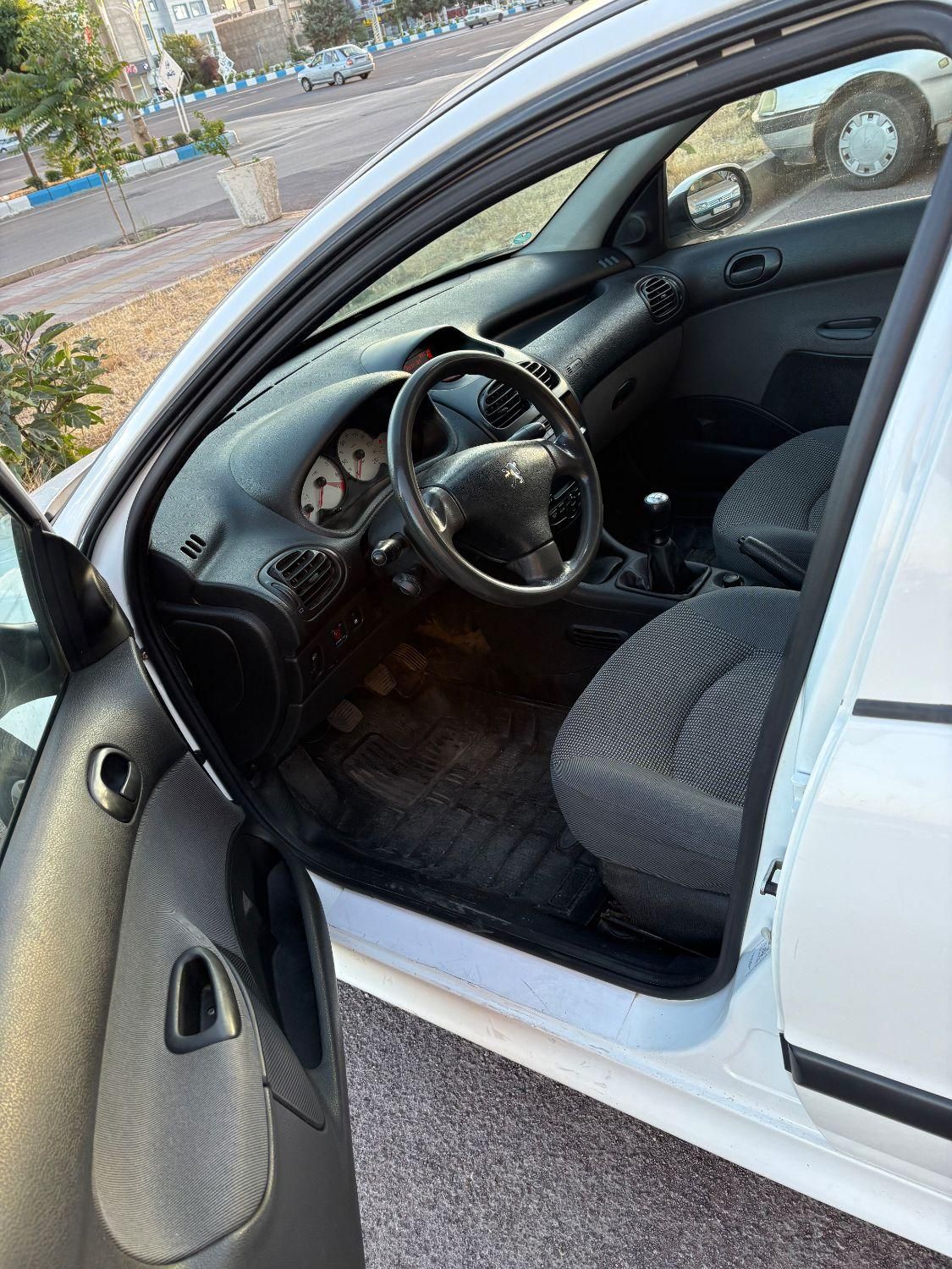 پژو ۲۰۶ صندوق دار v8 - 1397