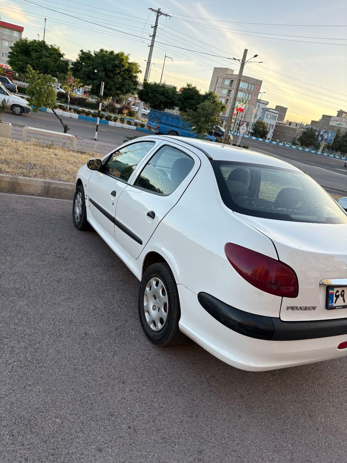 پژو ۲۰۶ صندوق دار v8 - 1397