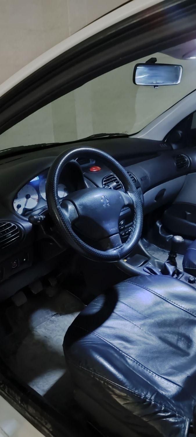 پژو ۲۰۶ صندوق دار v8 - 1390