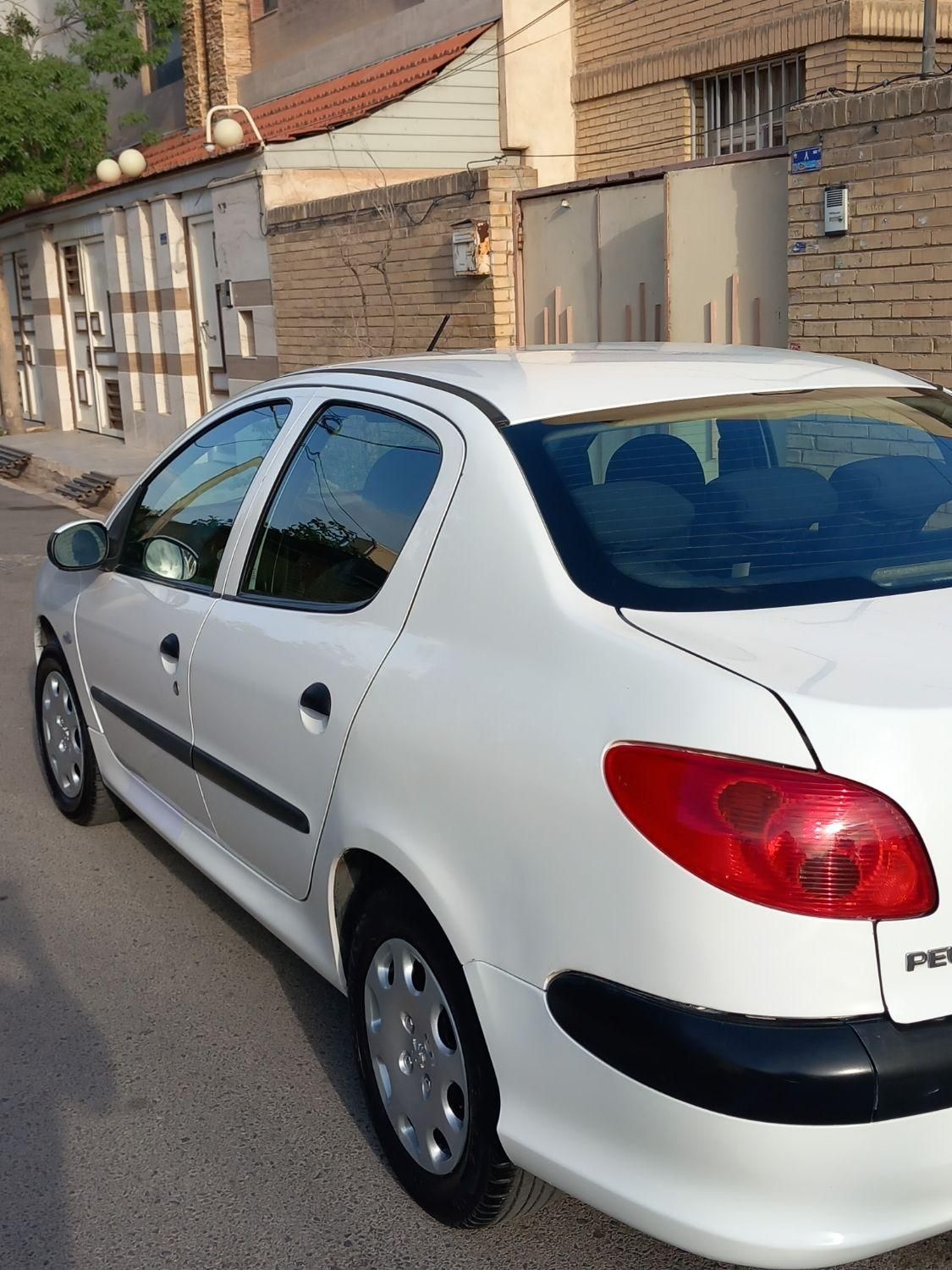 پژو ۲۰۶ صندوق دار v8 - 1394