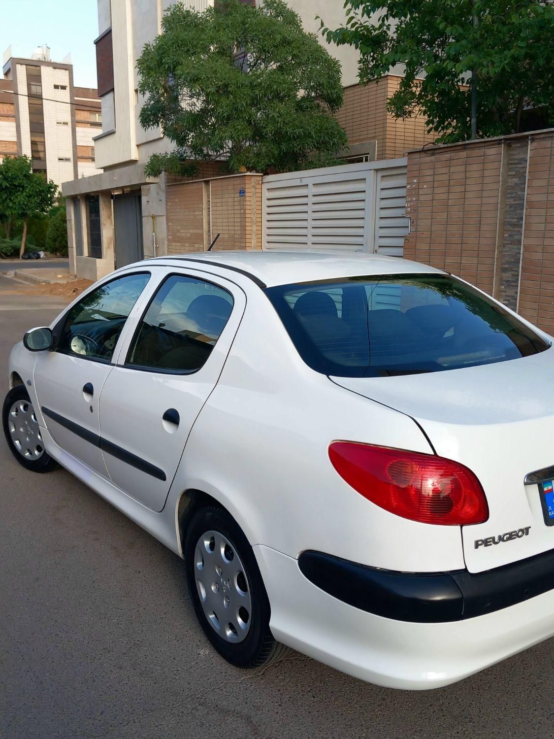 پژو ۲۰۶ صندوق دار v8 - 1394