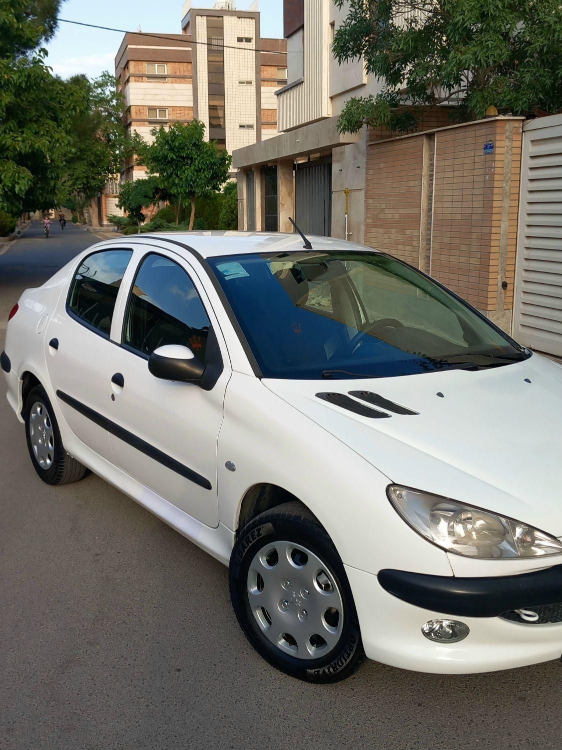پژو ۲۰۶ صندوق دار v8 - 1394