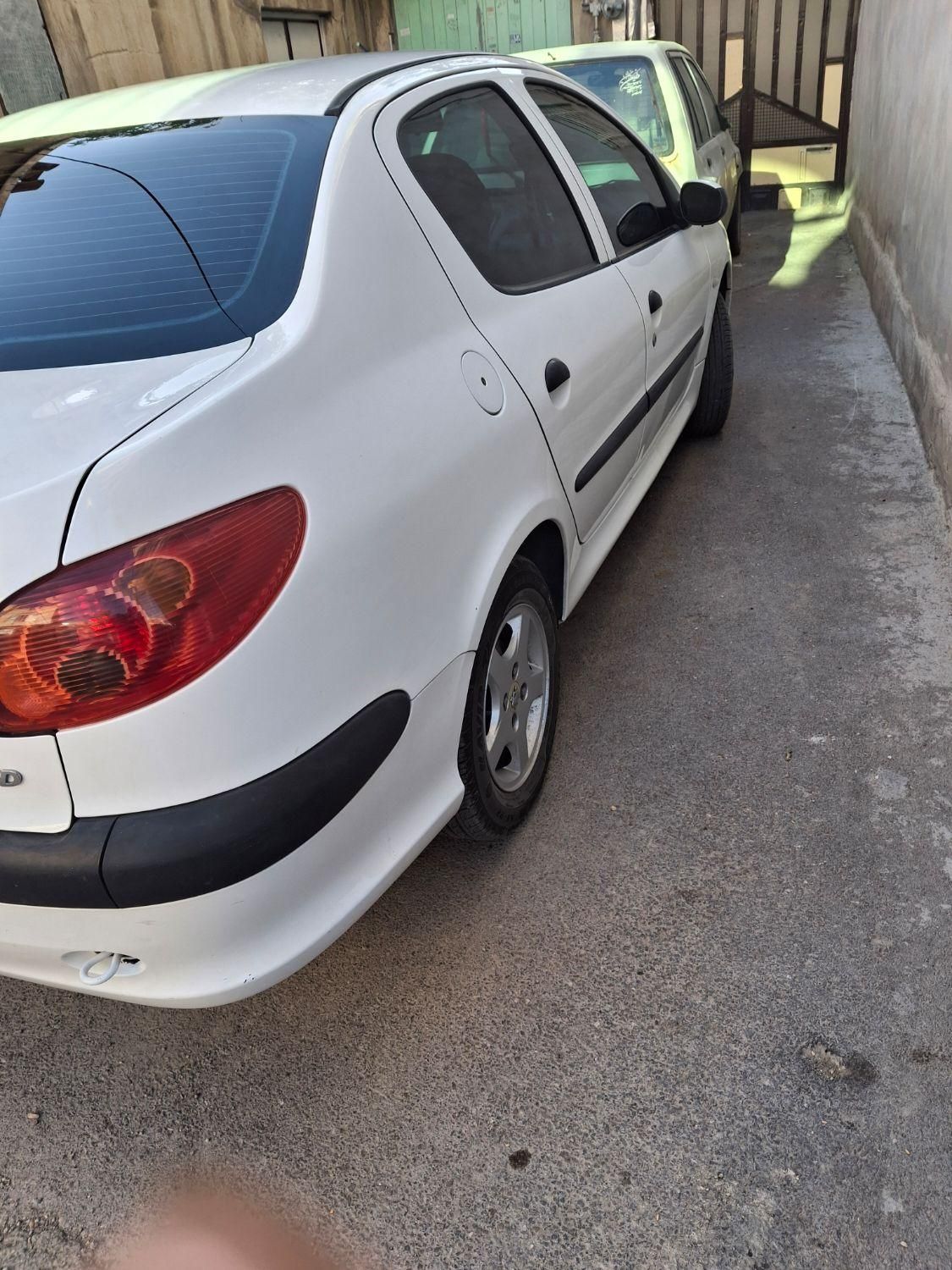 پژو ۲۰۶ صندوق دار v8 - 1395