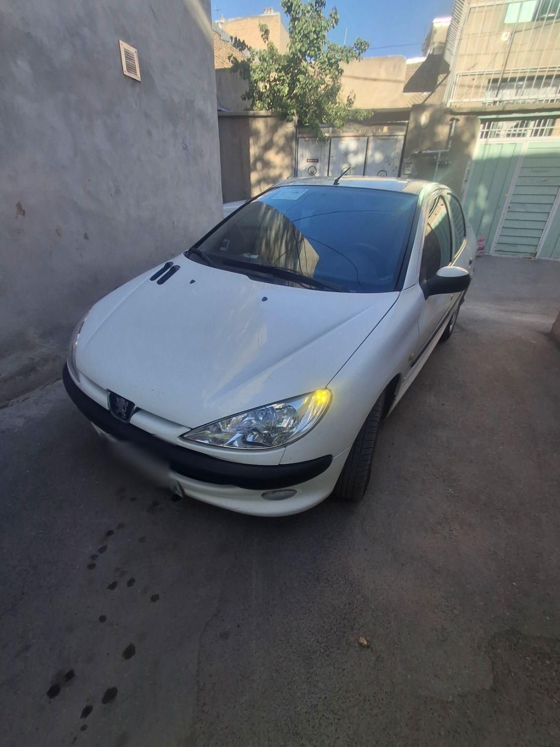 پژو ۲۰۶ صندوق دار v8 - 1395