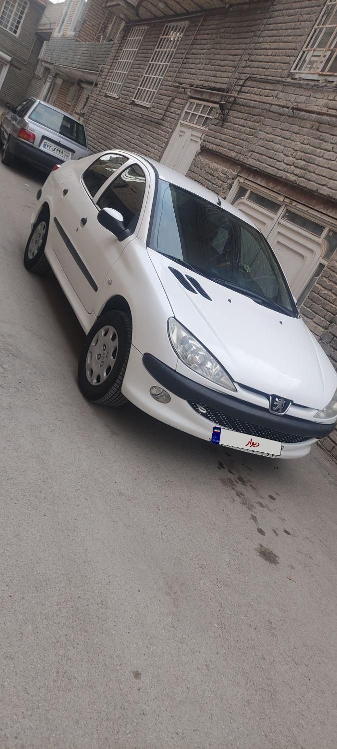 پژو ۲۰۶ صندوق دار v8 - 1393