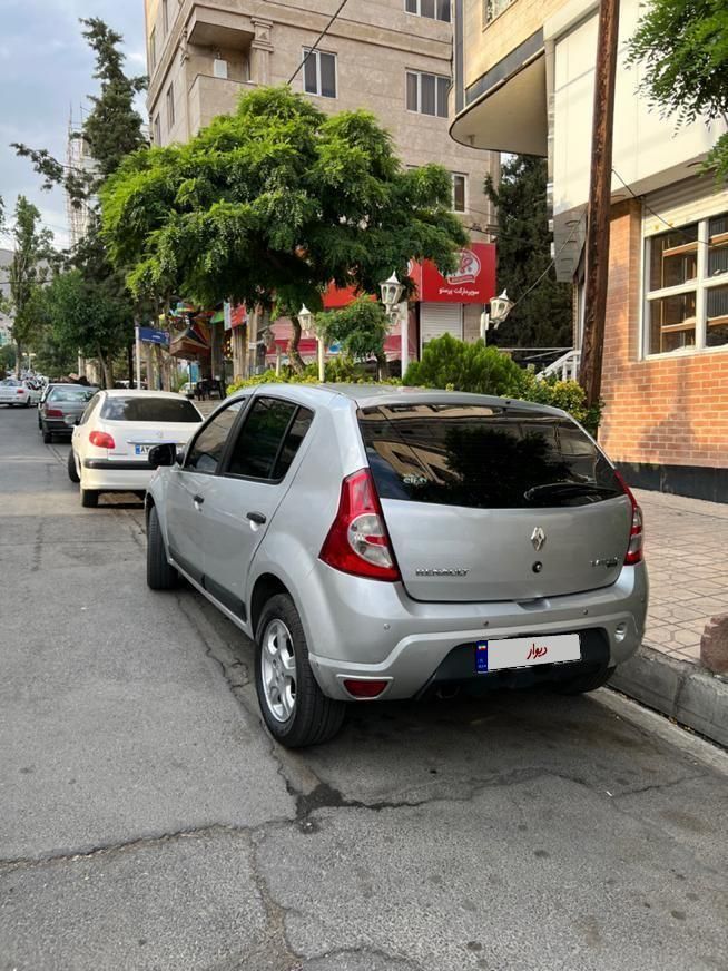 رنو ساندرو دنده ای - 1395