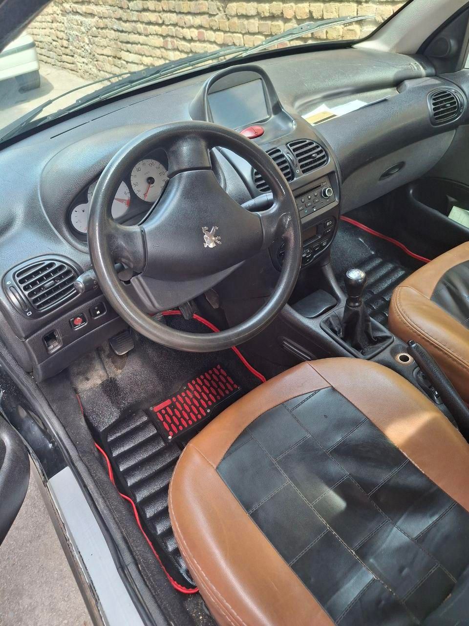 پژو ۲۰۶ صندوق دار v8 - 1393