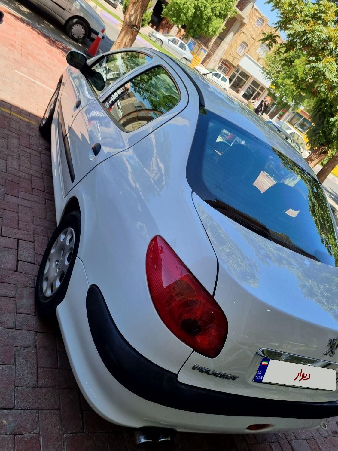 پژو ۲۰۶ صندوق دار v8 - 1395