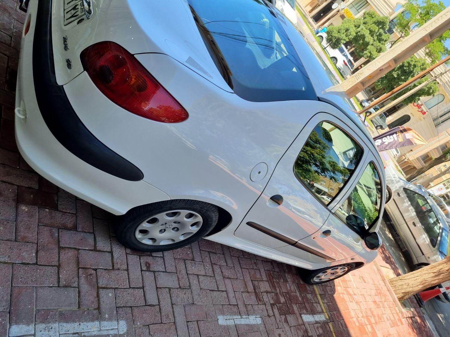 پژو ۲۰۶ صندوق دار v8 - 1395
