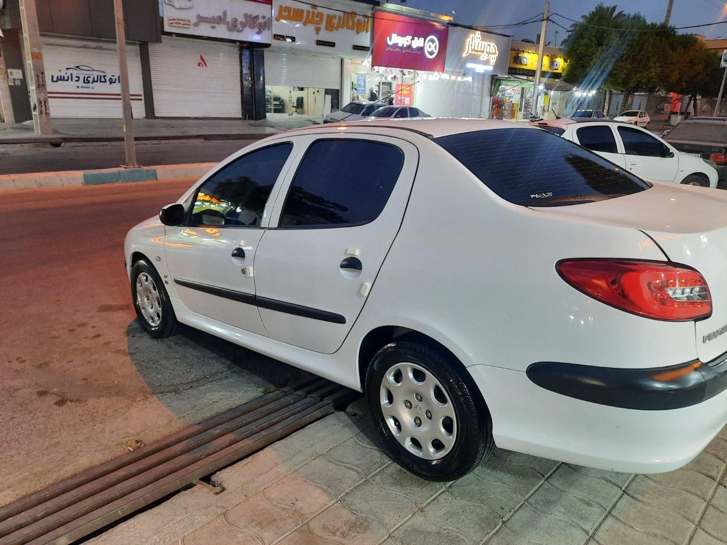 پژو ۲۰۶ صندوق دار v8 - 1396
