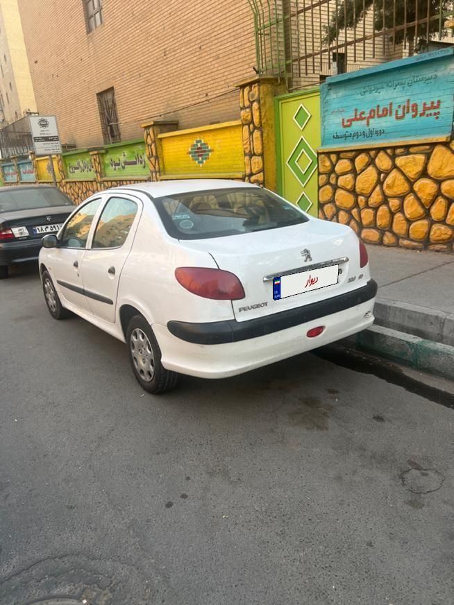 پژو ۲۰۶ صندوق دار v8 - 1397