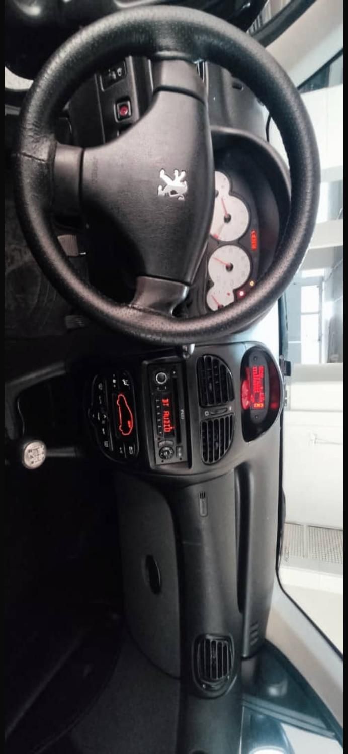 پژو ۲۰۶ صندوق دار v8 - 1397