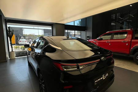 کی ام سی EJ7 142 کیلووات - 2024