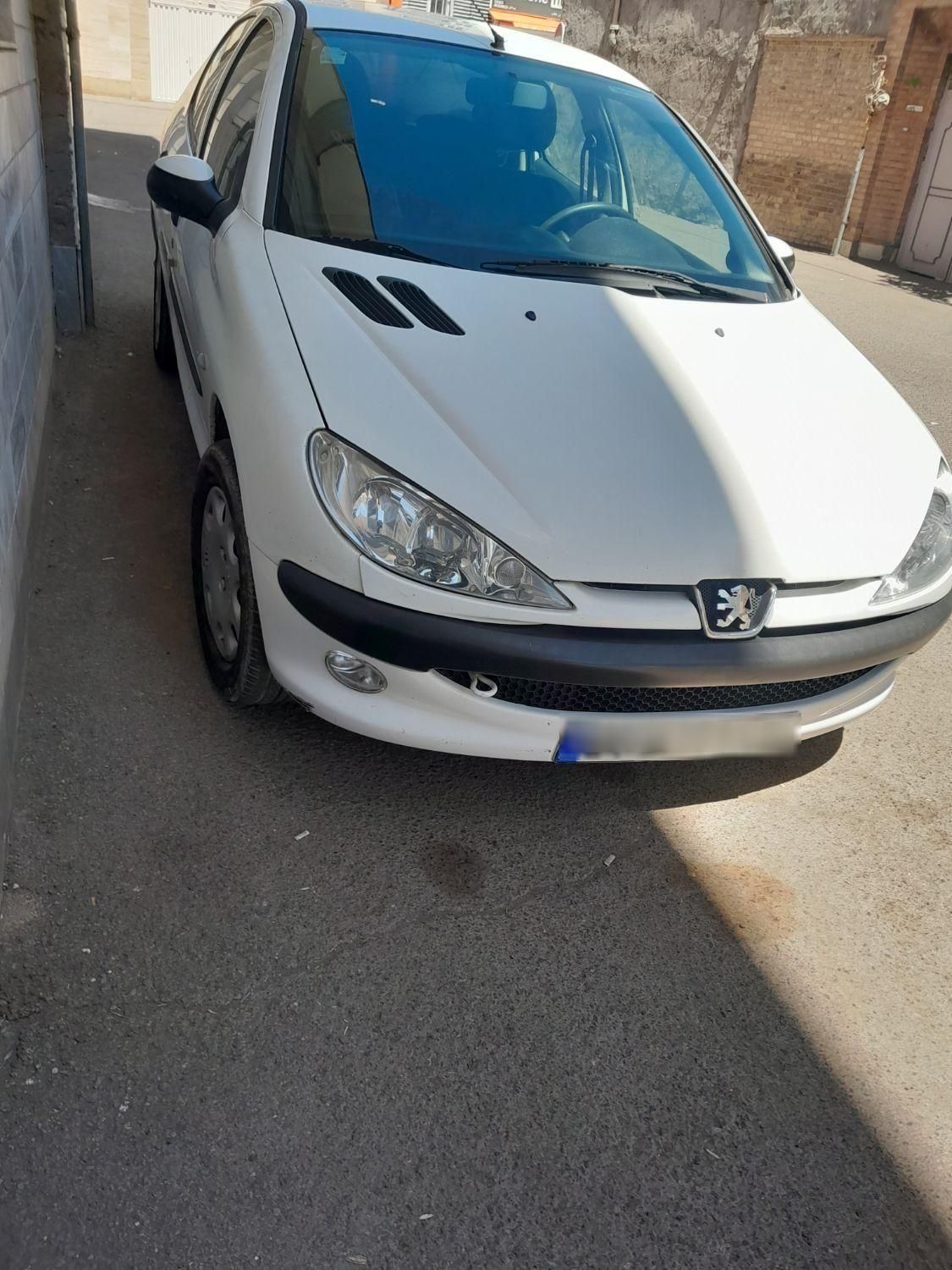 پژو ۲۰۶ صندوق دار v8 - 1393
