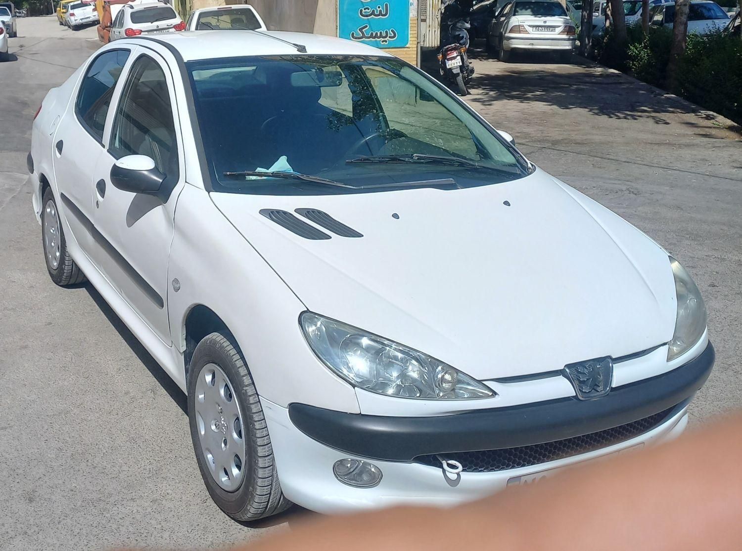 پژو ۲۰۶ صندوق دار v8 - 1393