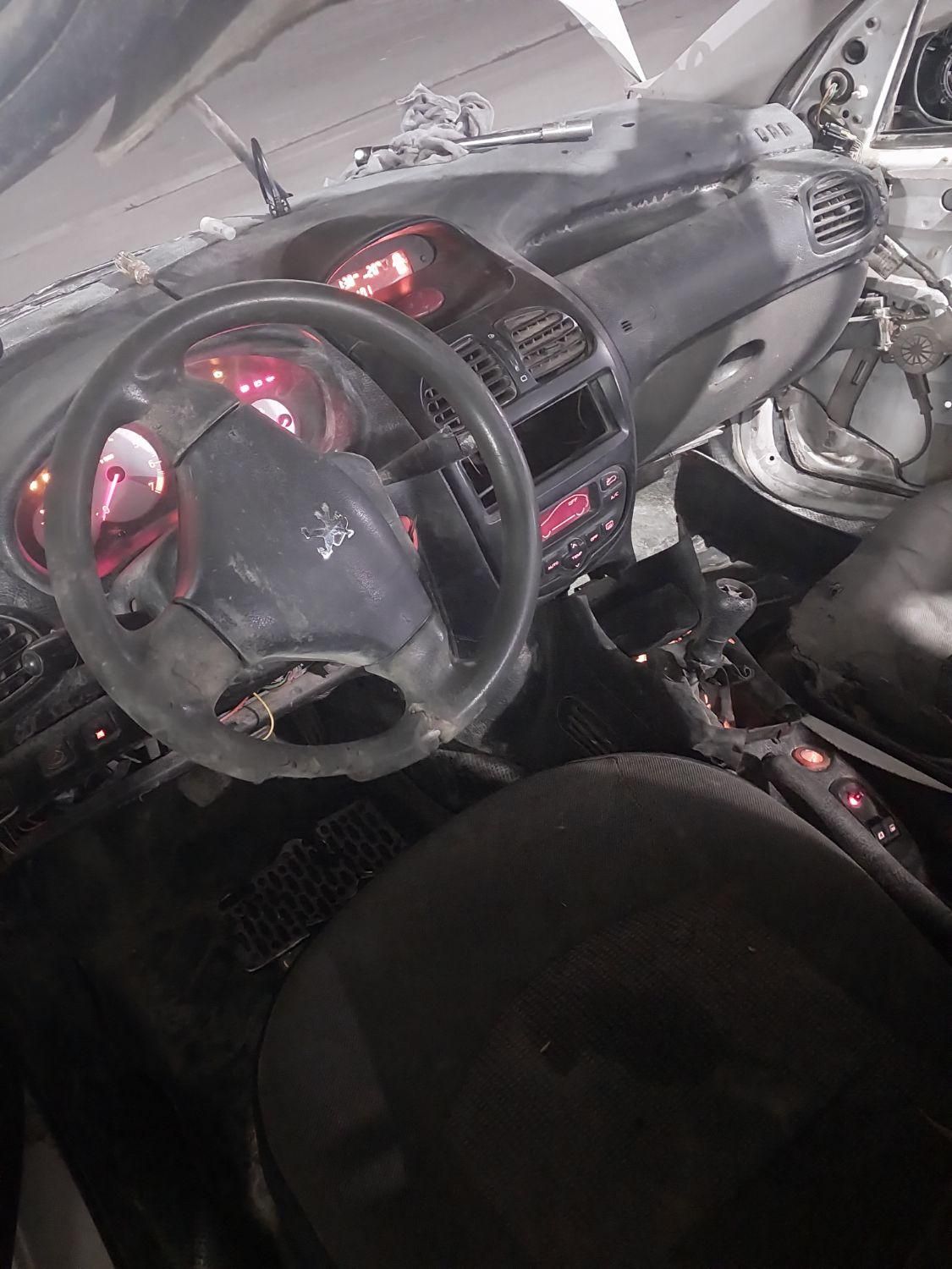 پژو ۲۰۶ صندوق دار v8 - 1392