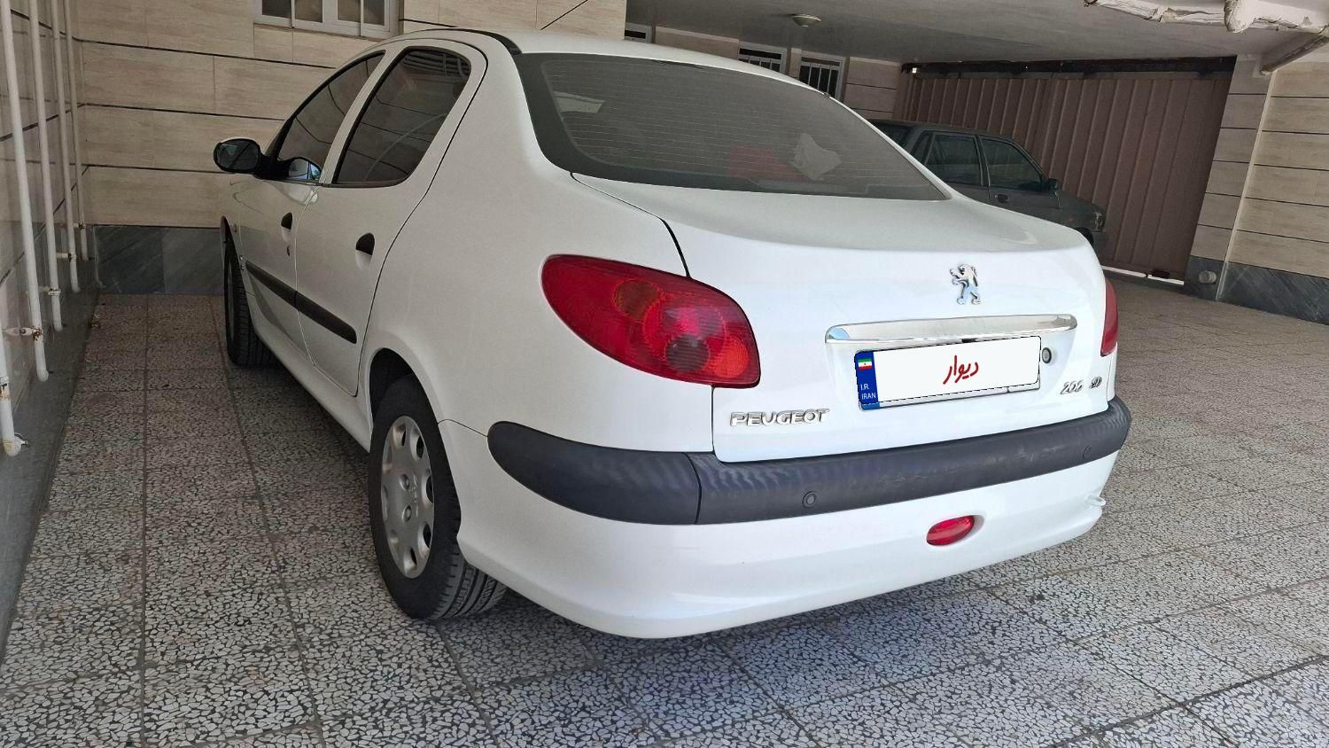 پژو ۲۰۶ صندوق دار v8 - 1394