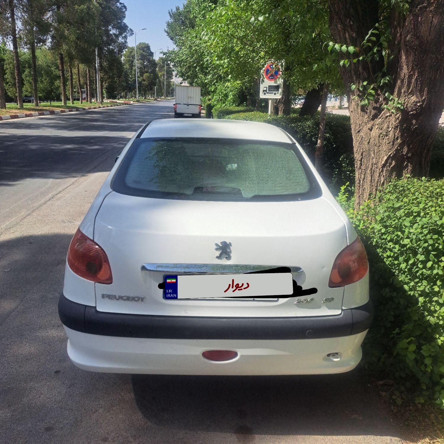 پژو ۲۰۶ صندوق دار v8 - 1392