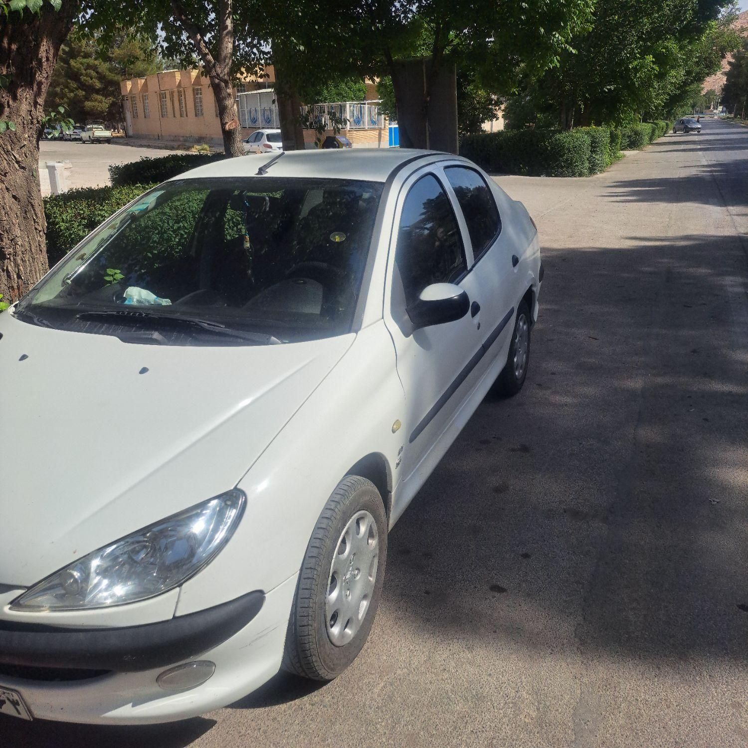 پژو ۲۰۶ صندوق دار v8 - 1392