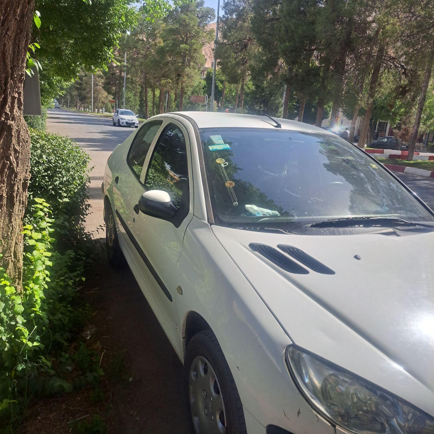 پژو ۲۰۶ صندوق دار v8 - 1392