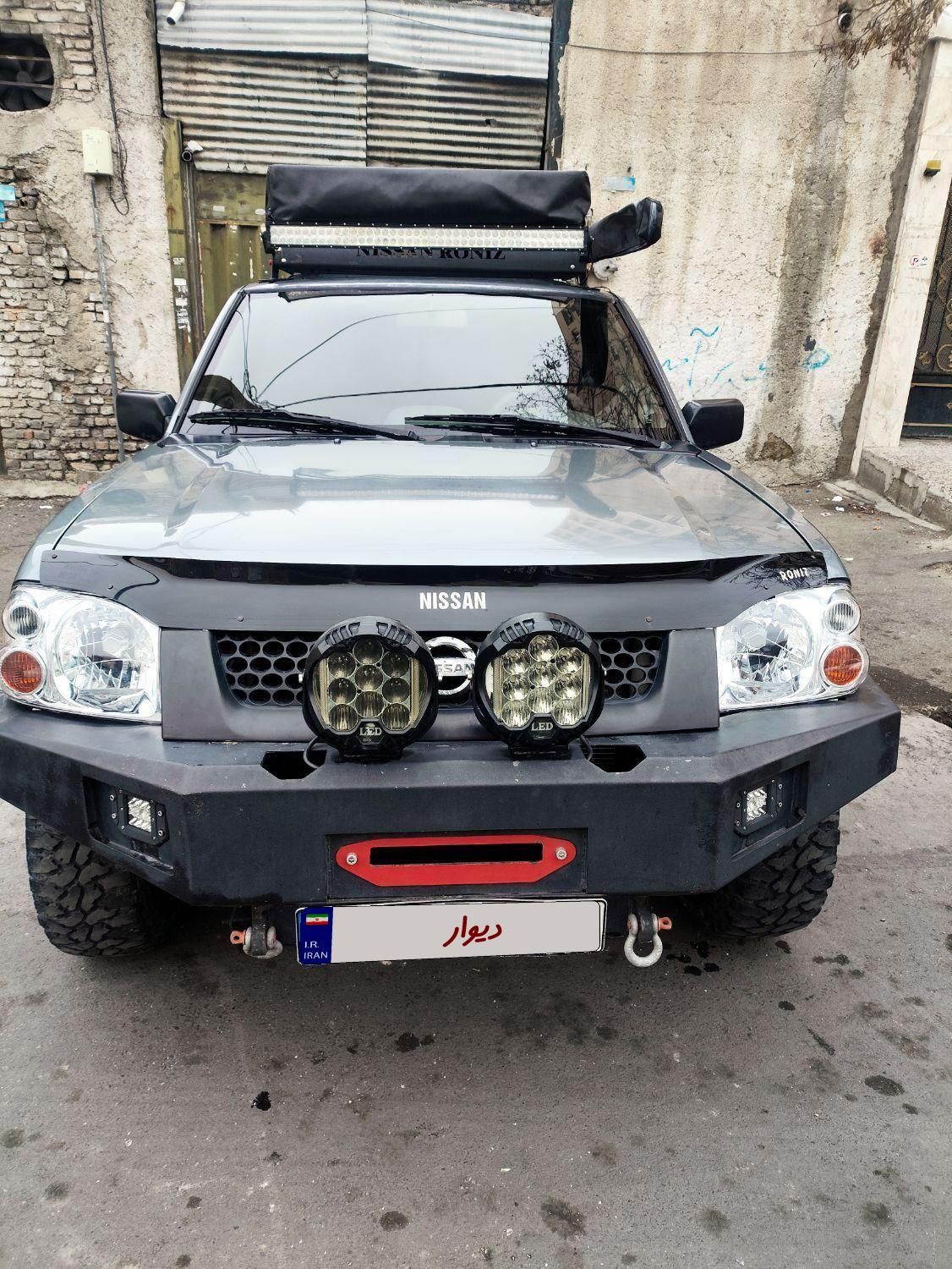نیسان رونیز دنده‌ای - 2009