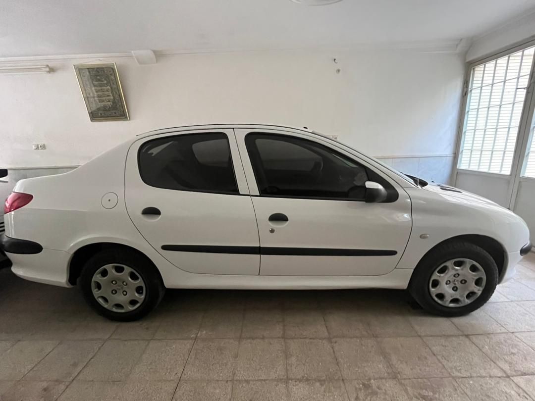 پژو ۲۰۶ صندوق دار v8 - 1398
