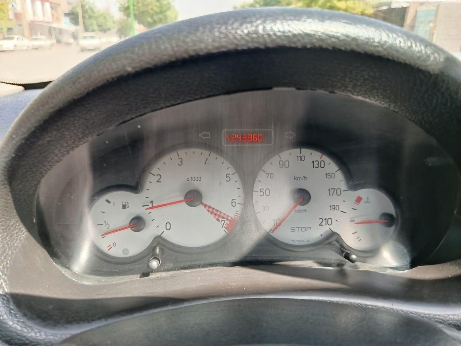 پژو ۲۰۶ صندوق دار v8 - 1390