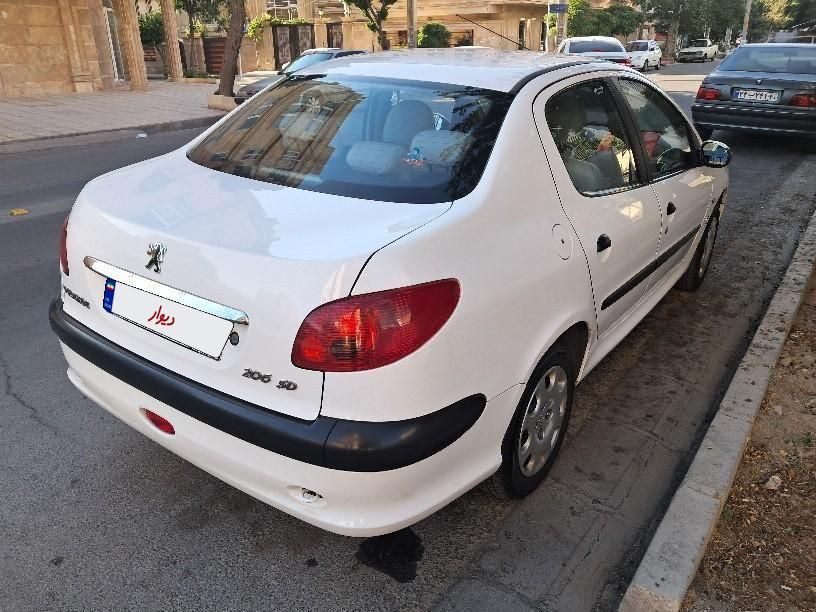 پژو ۲۰۶ صندوق دار v8 - 1390