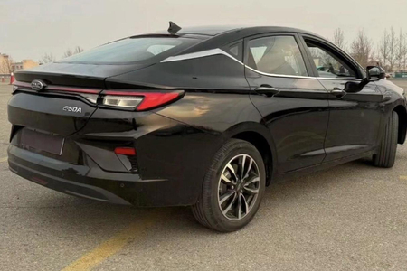 کی ام سی EJ7 142 کیلووات - 2024