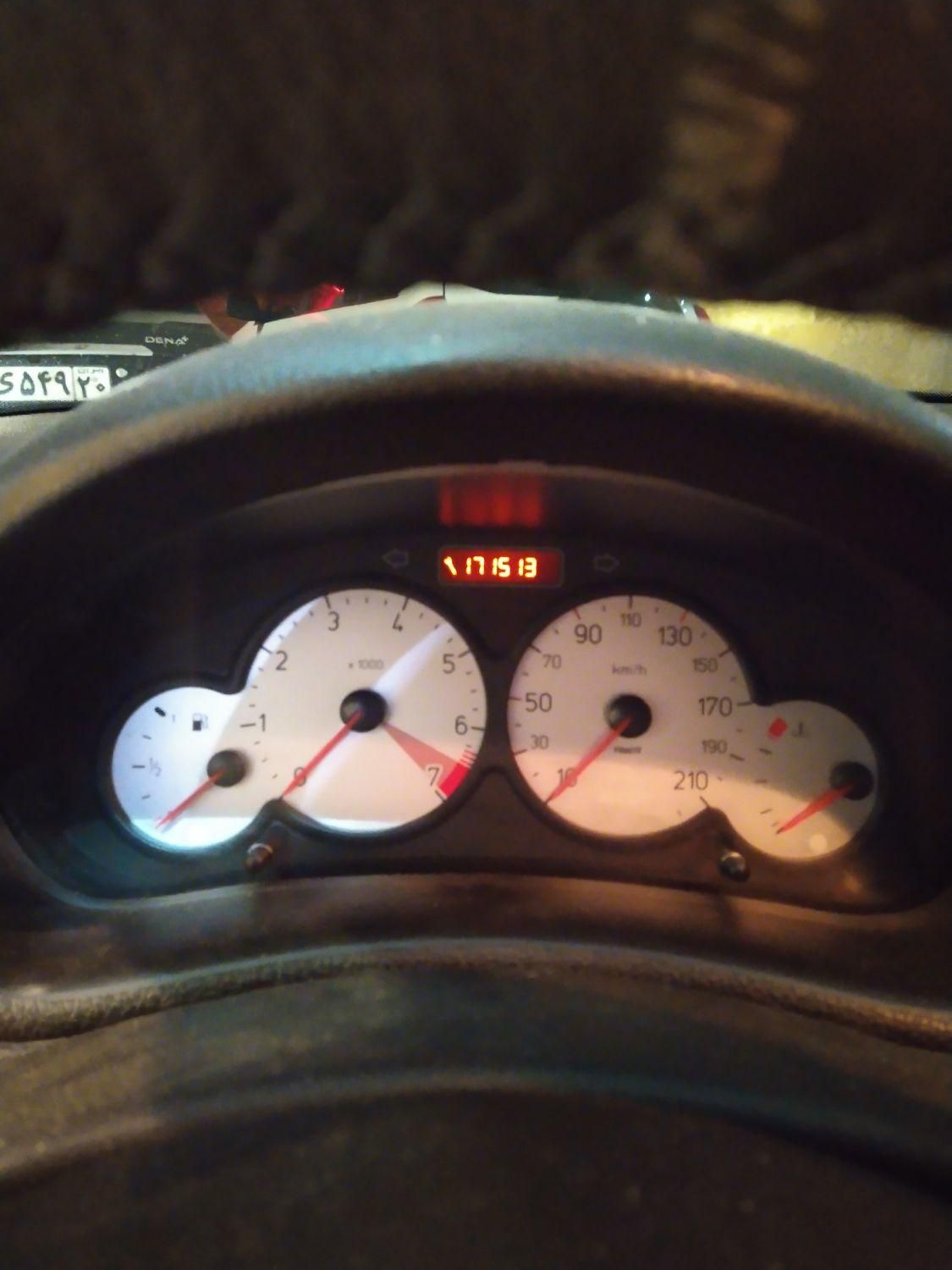 پژو ۲۰۶ صندوق دار v8 - 1394