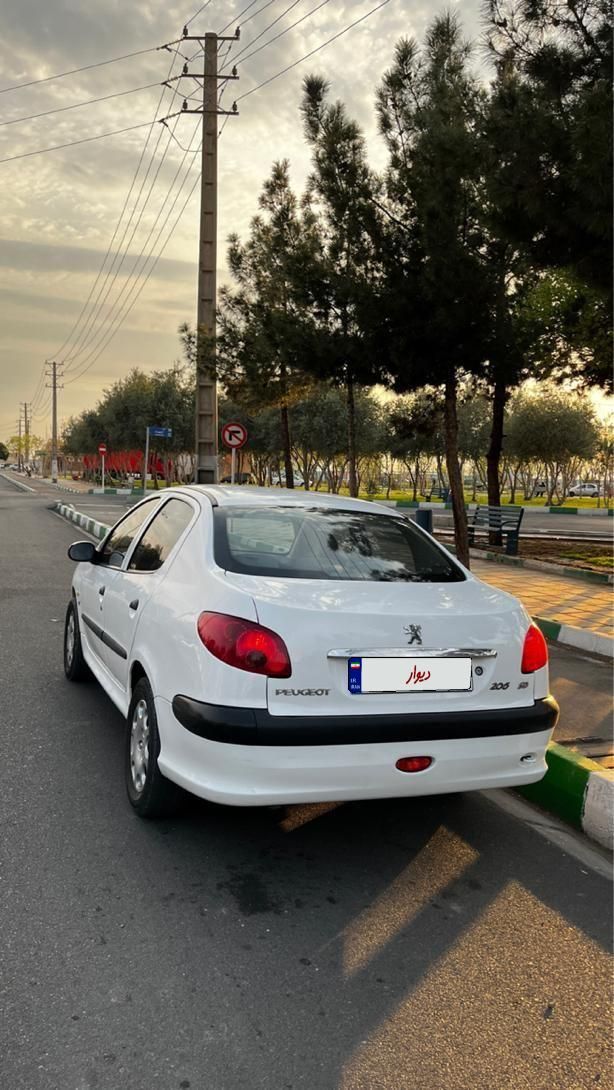 پژو ۲۰۶ صندوق دار v8 - 1396