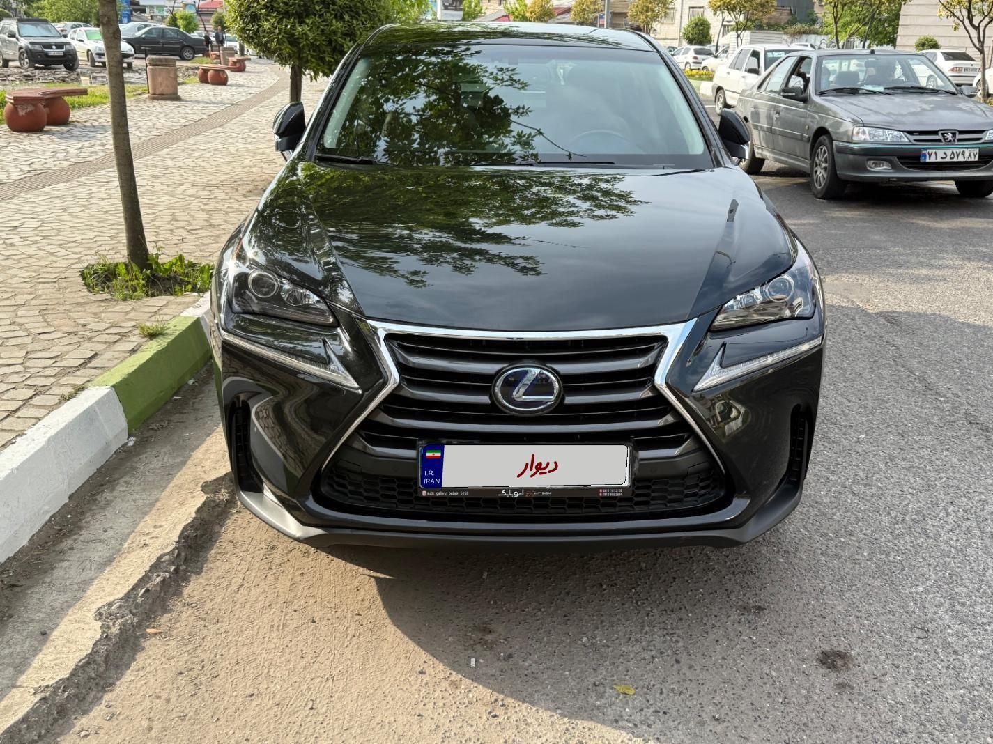لکسوس NX هیبرید 300H - 2017