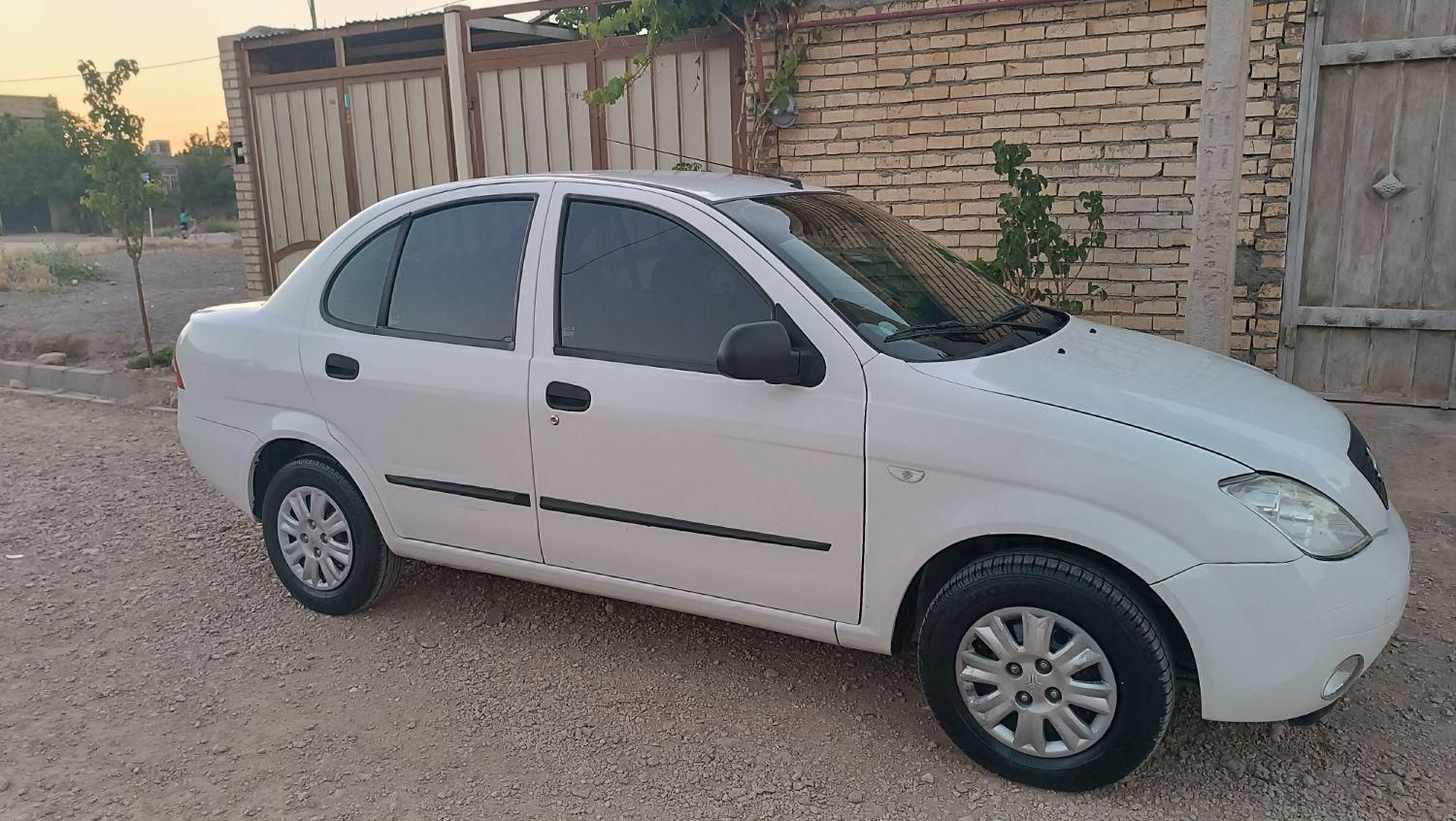 تیبا صندوق دار EX - 1401
