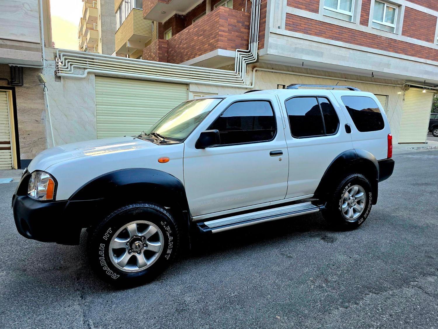 نیسان رونیز دنده‌ای - 2003
