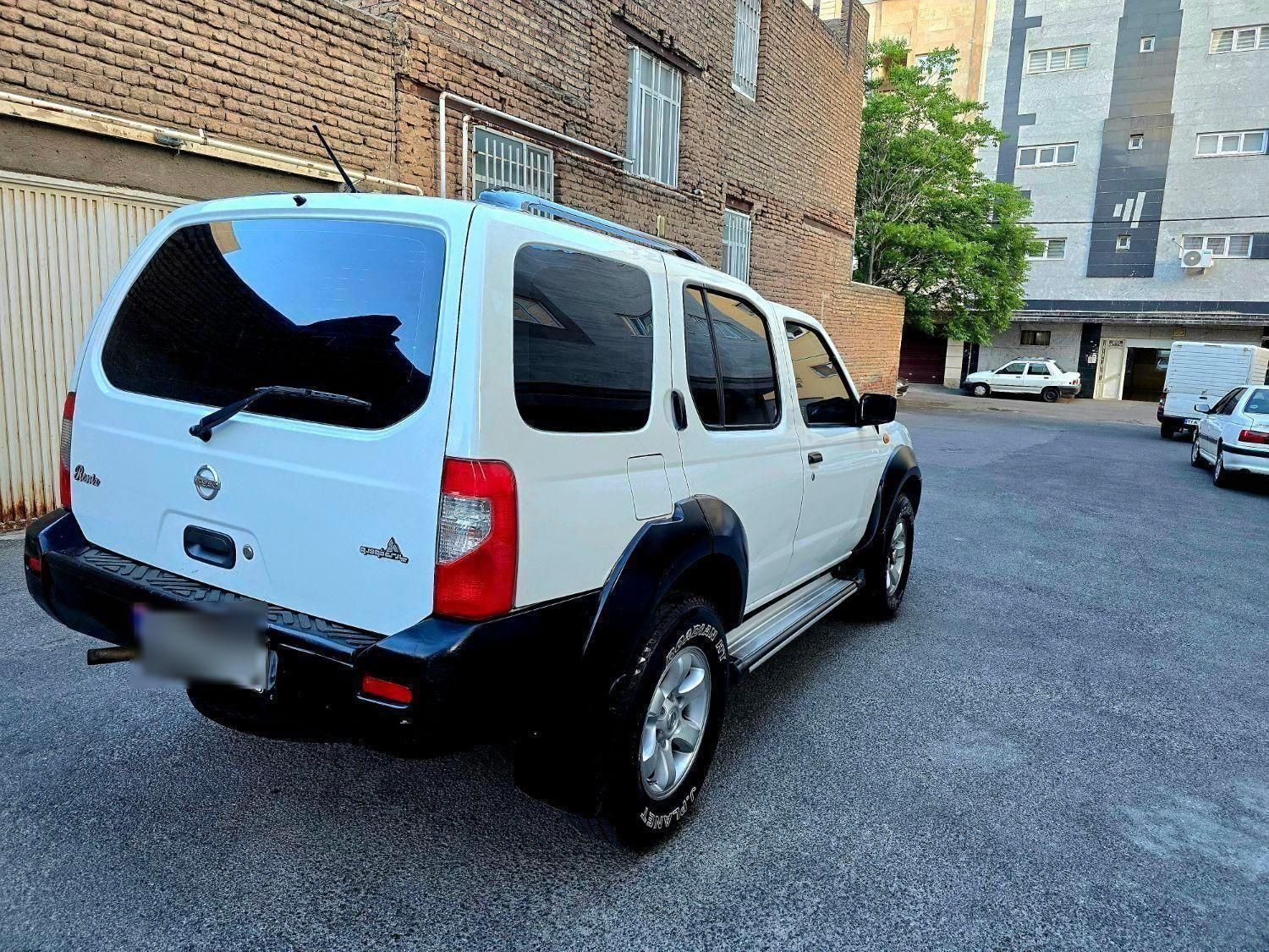 نیسان رونیز دنده‌ای - 2003
