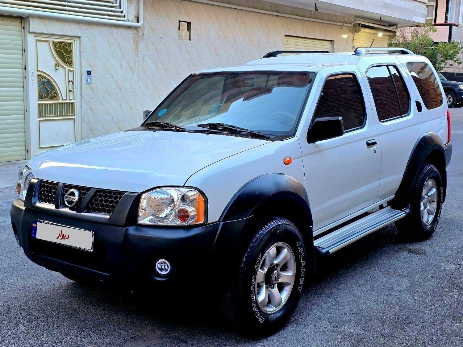 نیسان رونیز دنده‌ای - 2003