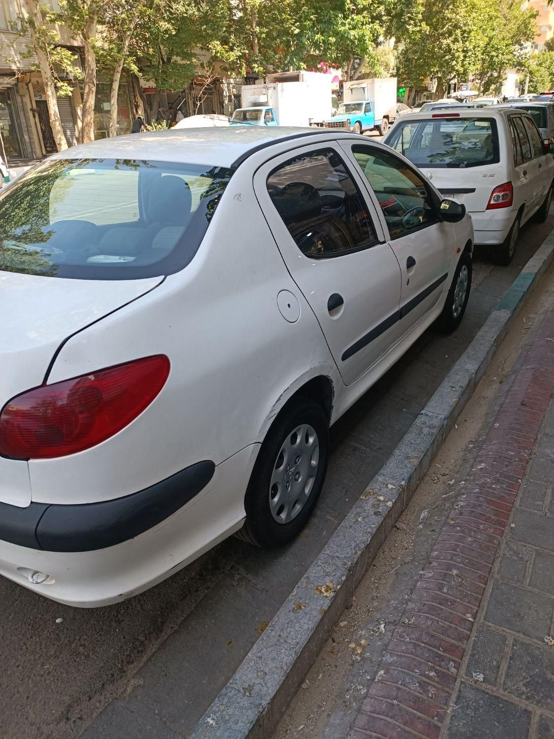 پژو ۲۰۶ صندوق دار v8 - 1393