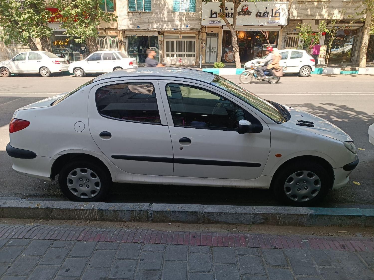 پژو ۲۰۶ صندوق دار v8 - 1393