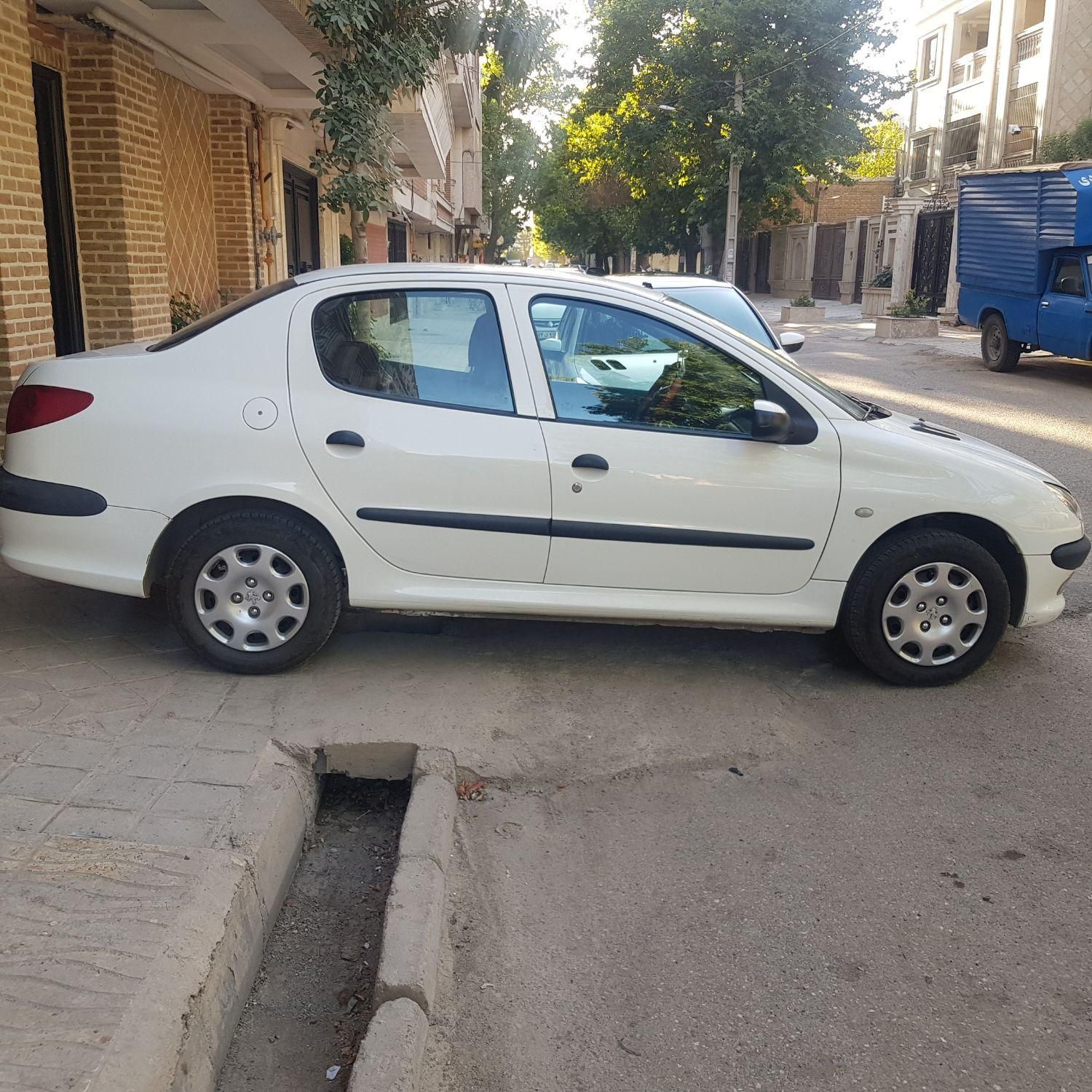 پژو ۲۰۶ صندوق دار v8 - 1396