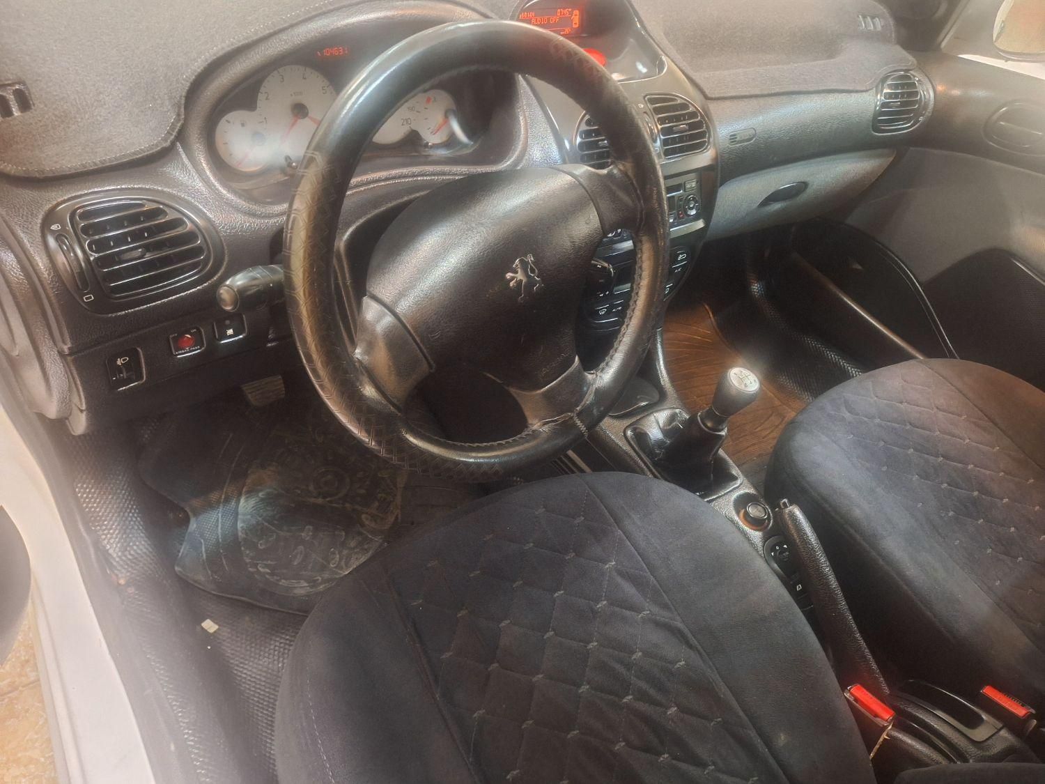 پژو ۲۰۶ صندوق دار v8 - 1397