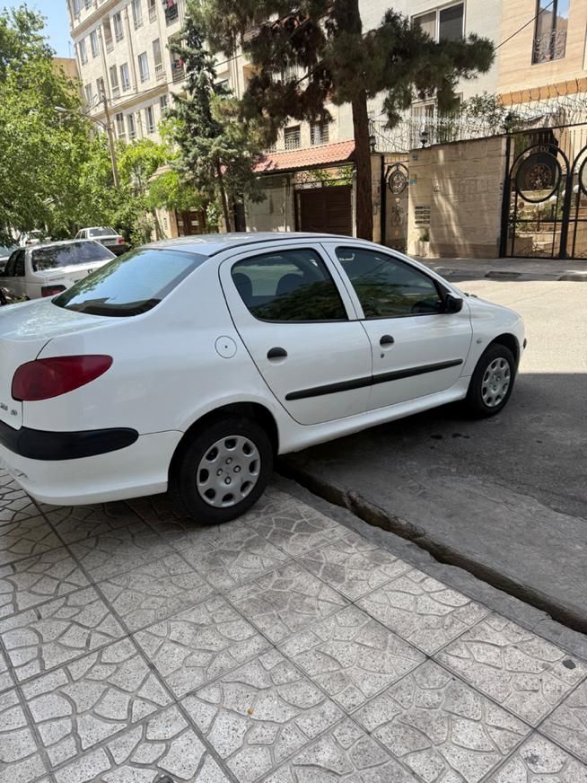 پژو ۲۰۶ صندوق دار v8 - 1392
