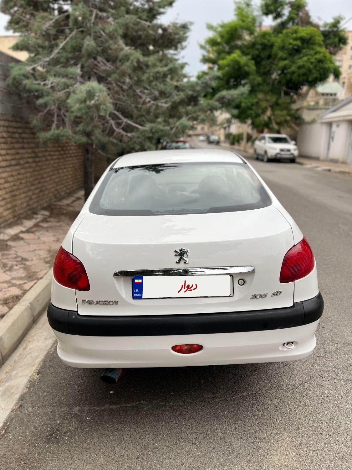 پژو ۲۰۶ صندوق دار v8 - 1393