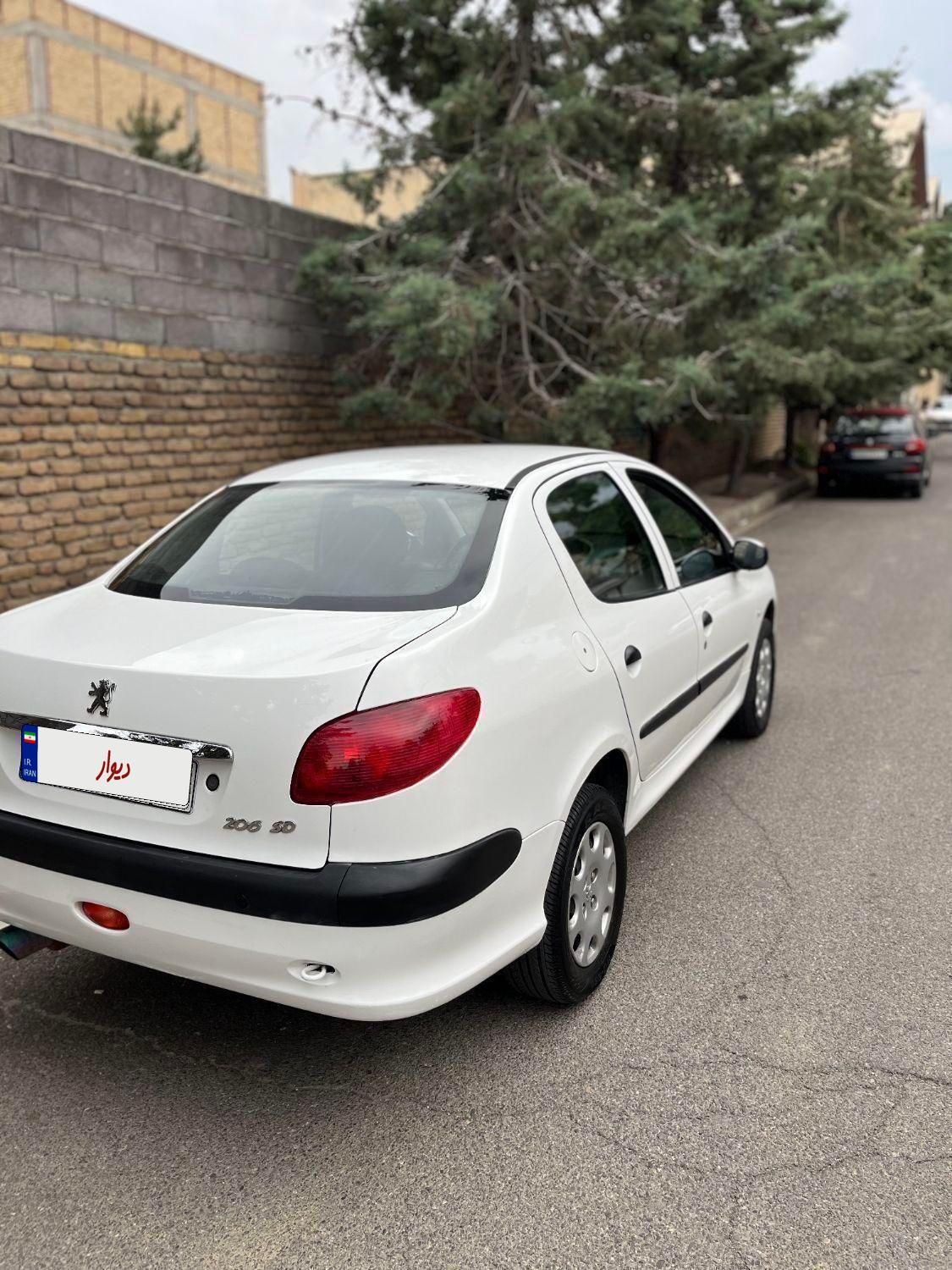 پژو ۲۰۶ صندوق دار v8 - 1393