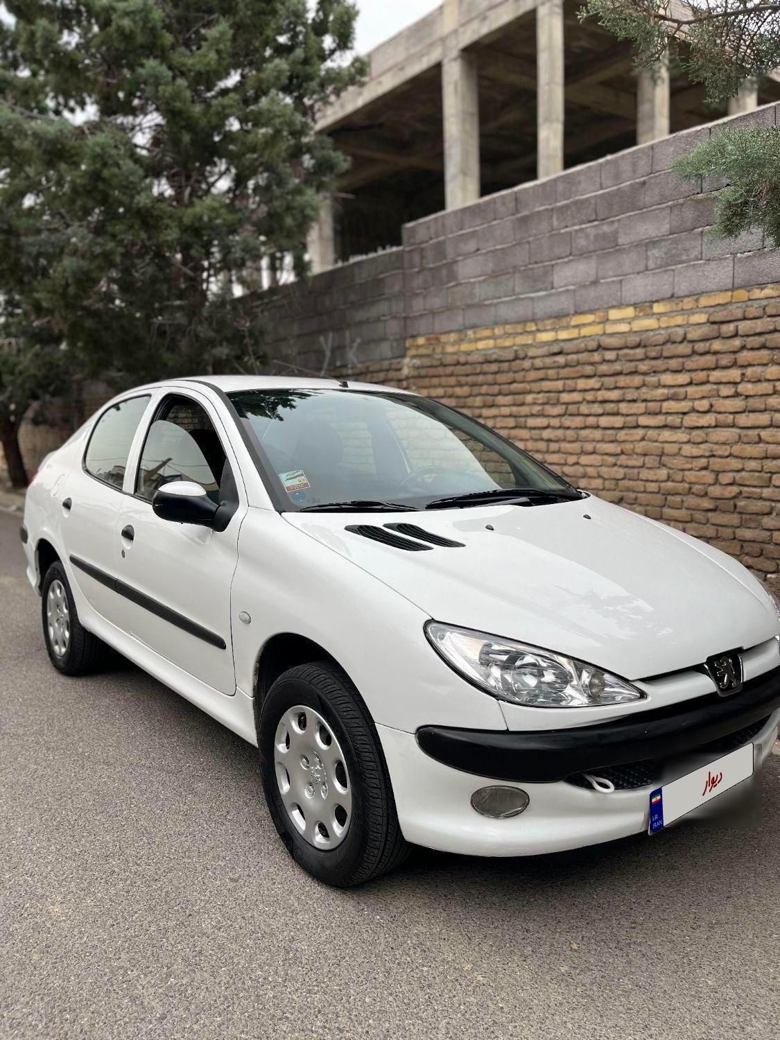 پژو ۲۰۶ صندوق دار v8 - 1393