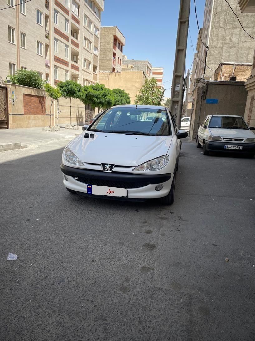 پژو ۲۰۶ صندوق دار v8 - 1398