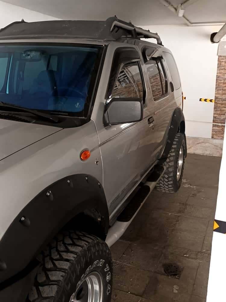 نیسان رونیز دنده‌ای - 2005