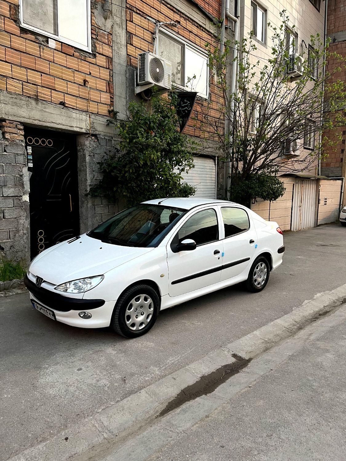 پژو ۲۰۶ صندوق دار v8 - 1394