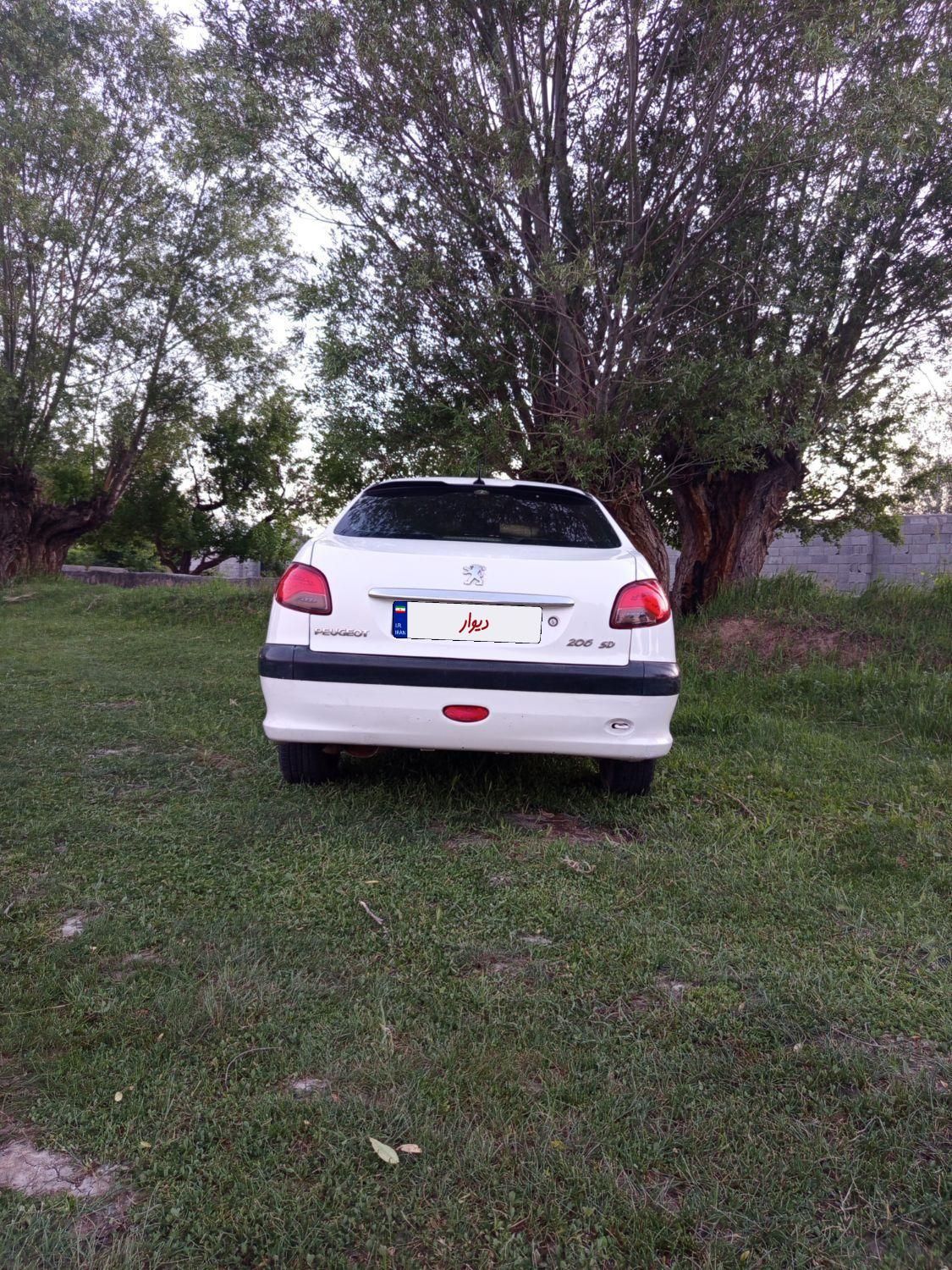 پژو ۲۰۶ صندوق دار v8 - 1390