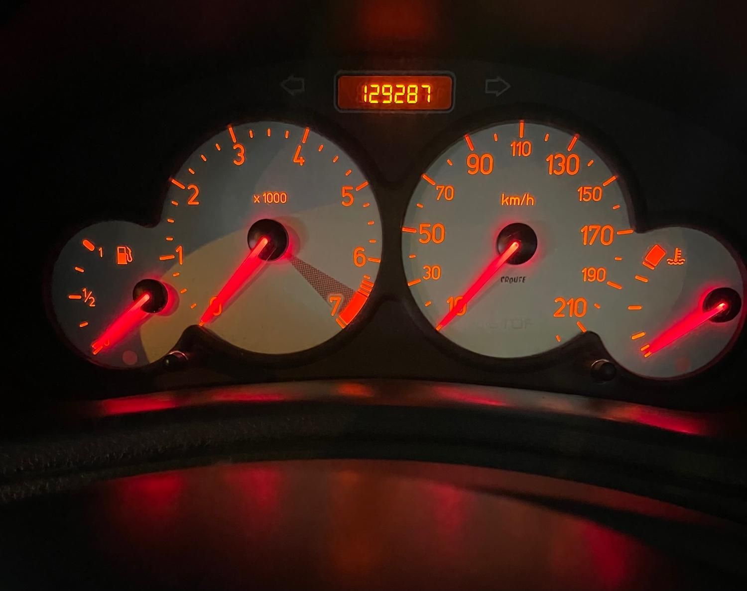 پژو ۲۰۶ صندوق دار v8 - 1394
